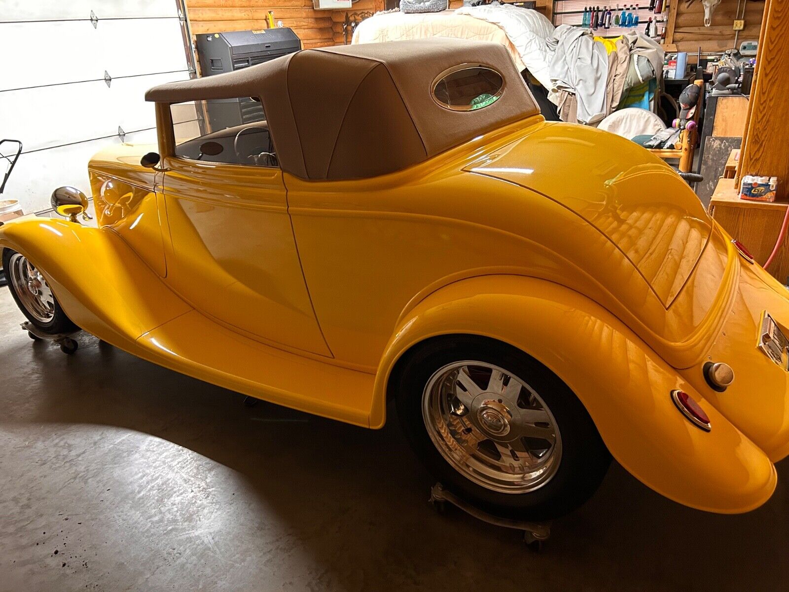 Ford-40-Cabriolet-1933-Viper-Race-Yellow-Tan-Saddle-201-2