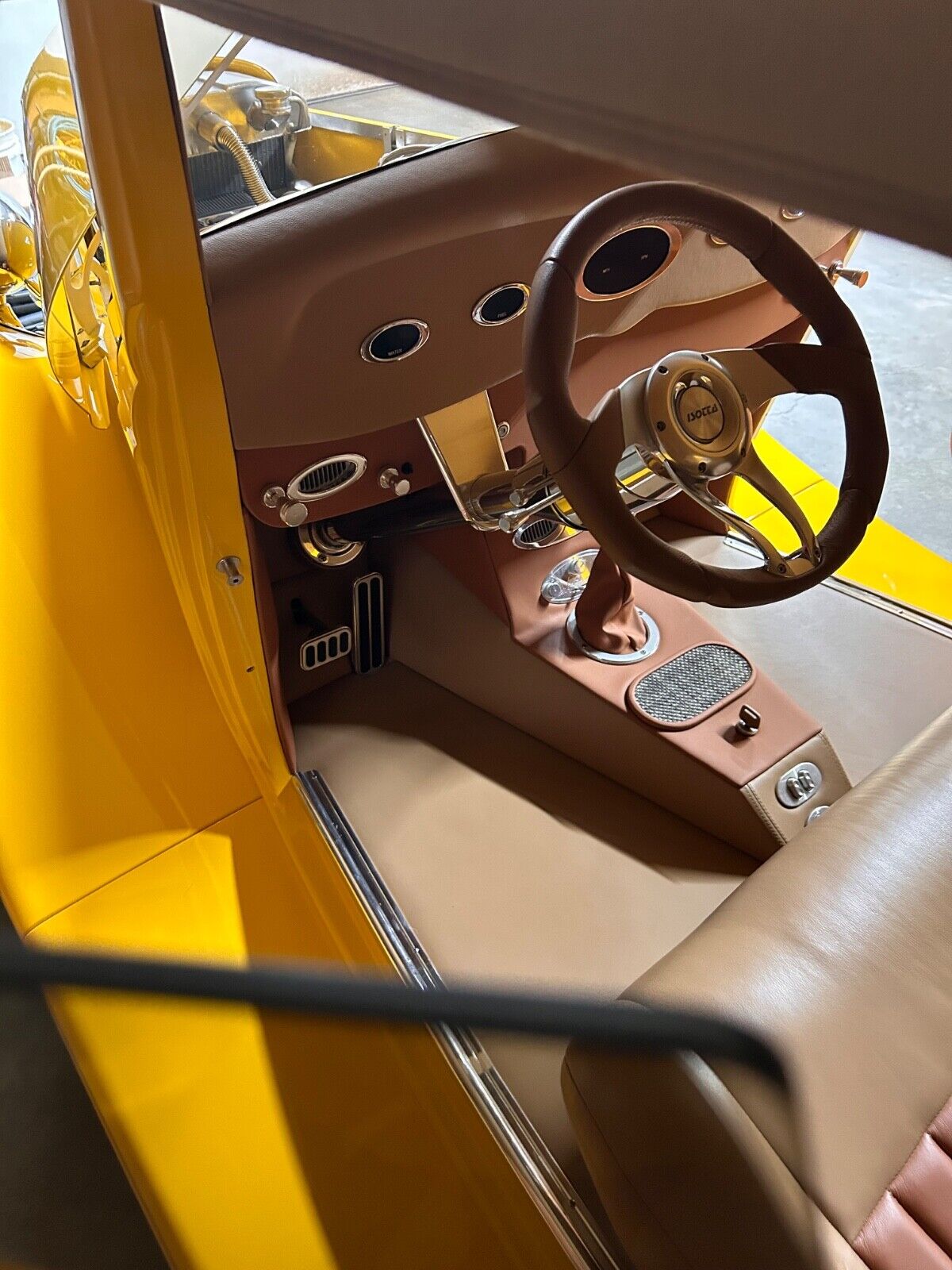 Ford-40-Cabriolet-1933-Viper-Race-Yellow-Tan-Saddle-201-7