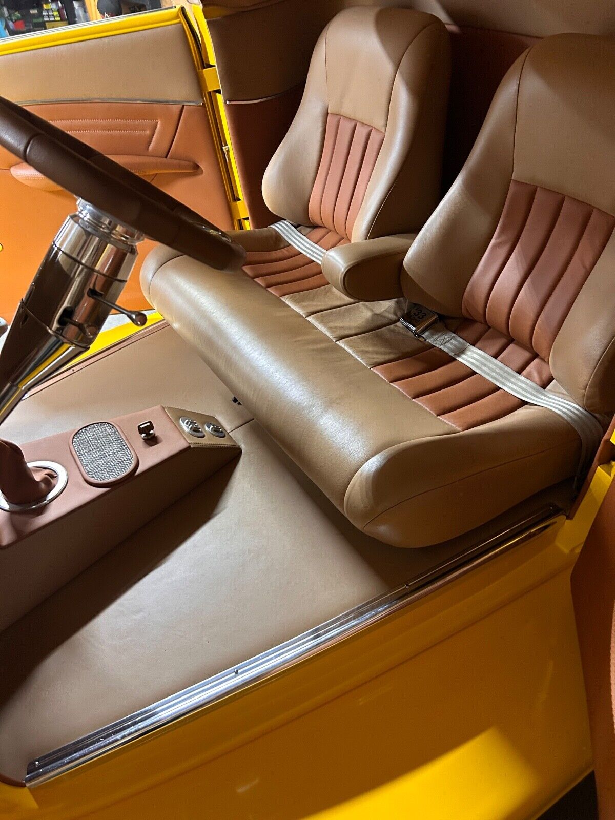 Ford-40-Cabriolet-1933-Viper-Race-Yellow-Tan-Saddle-201-9