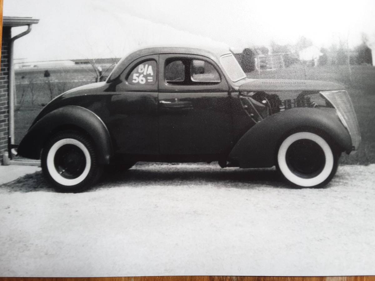 Ford-5-window-coupe-1937-2