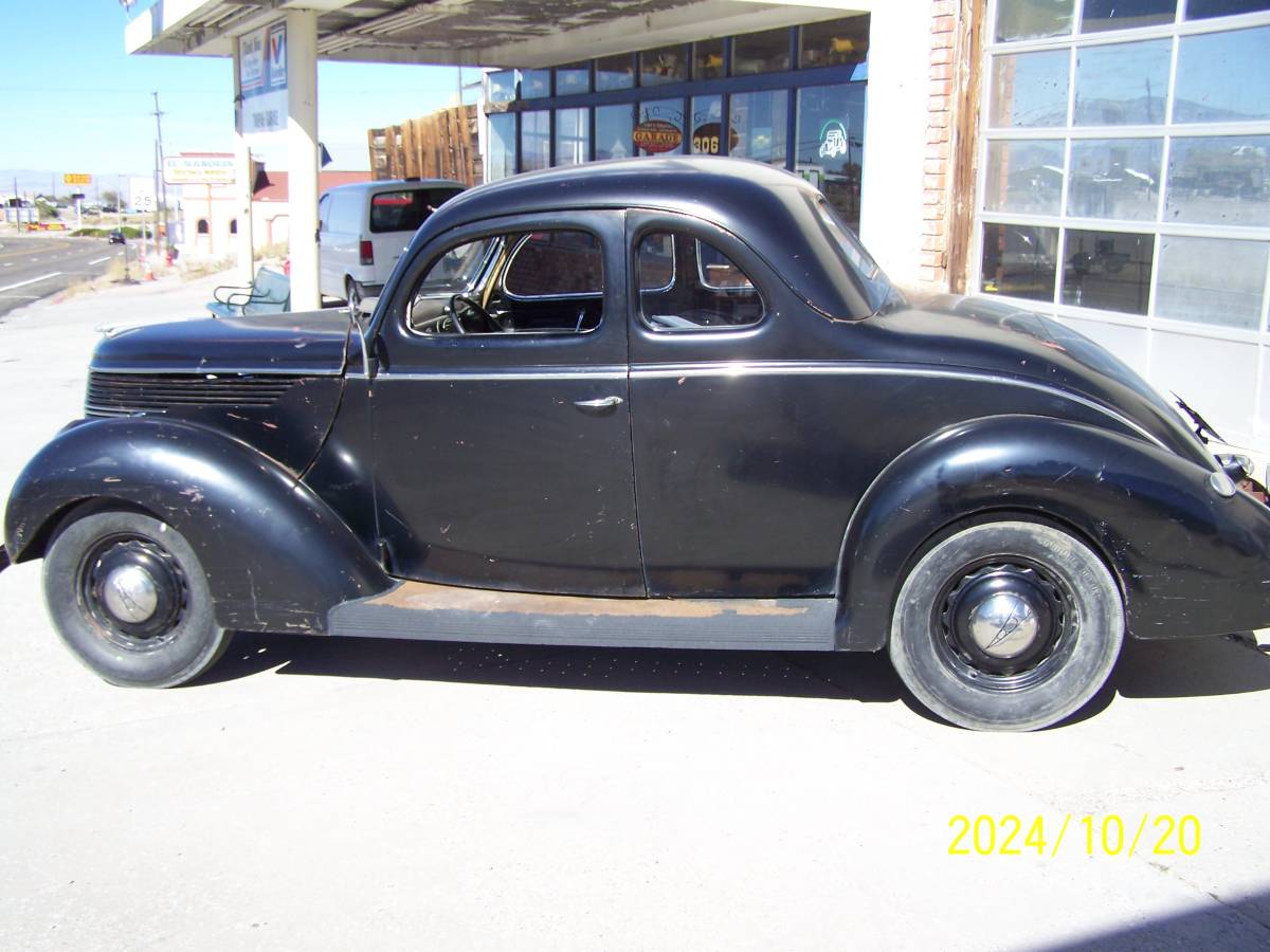 Ford-5-window-coupe-1938-1