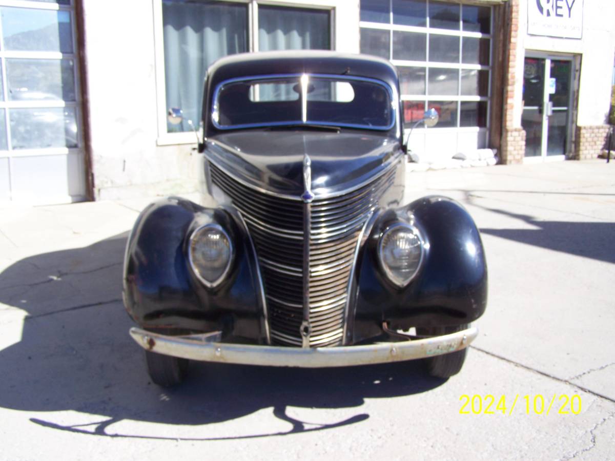 Ford-5-window-coupe-1938-2