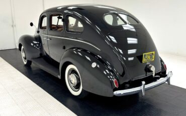 Ford-85-Deluxe-Berline-1939-Black-Tan-34500-2