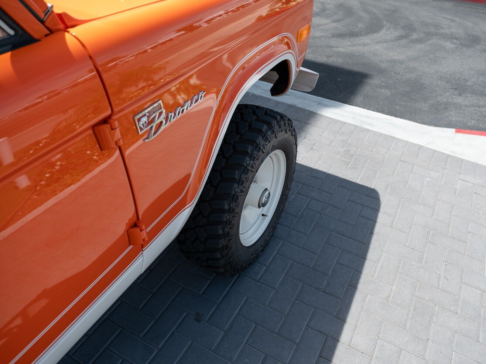 Ford-Bronco-1968-Orange-Tan-1793-10