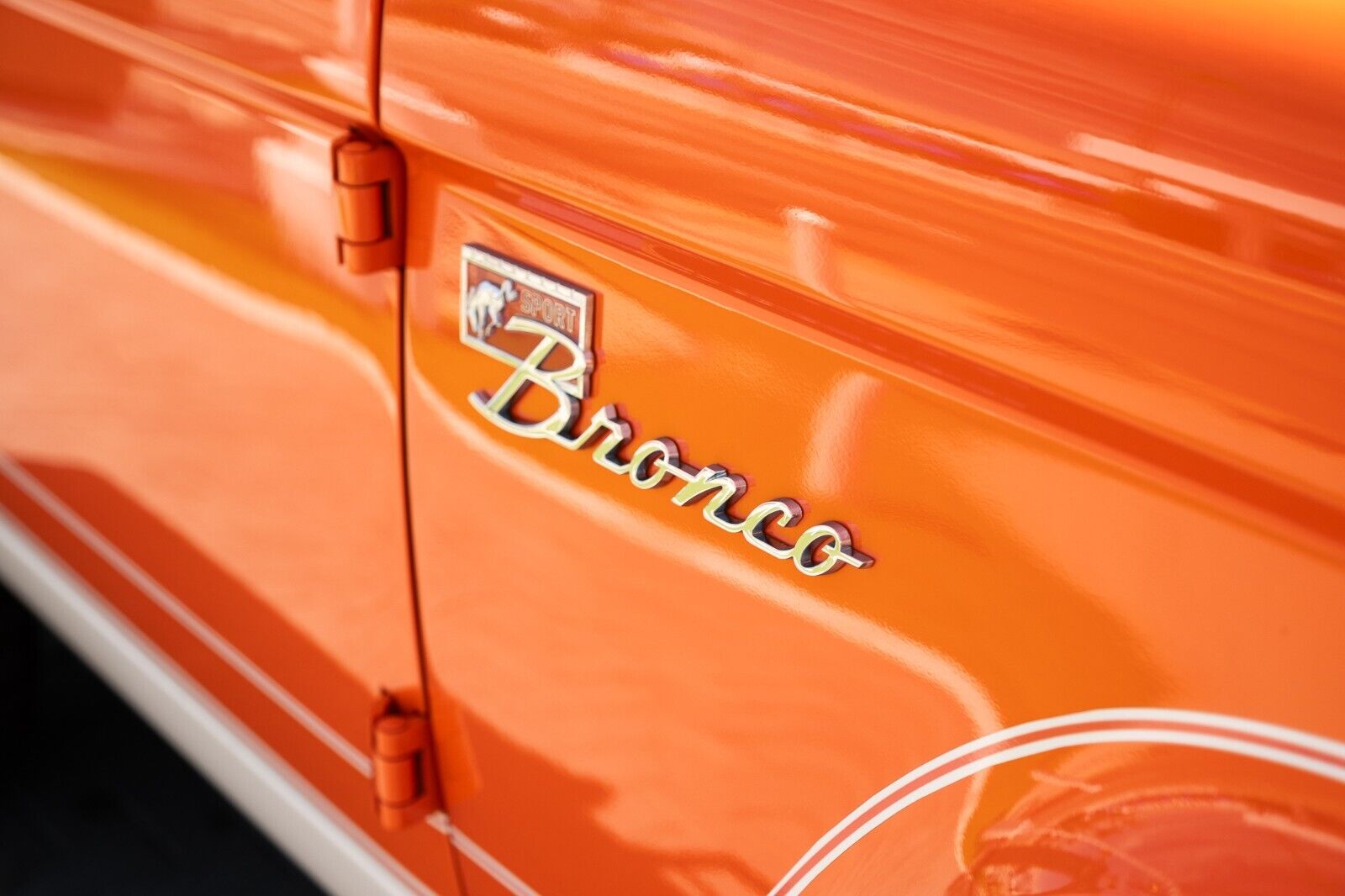 Ford-Bronco-1968-Orange-Tan-1793-11