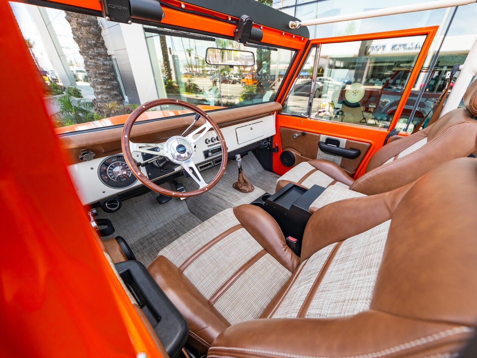 Ford-Bronco-1968-Orange-Tan-1793-13