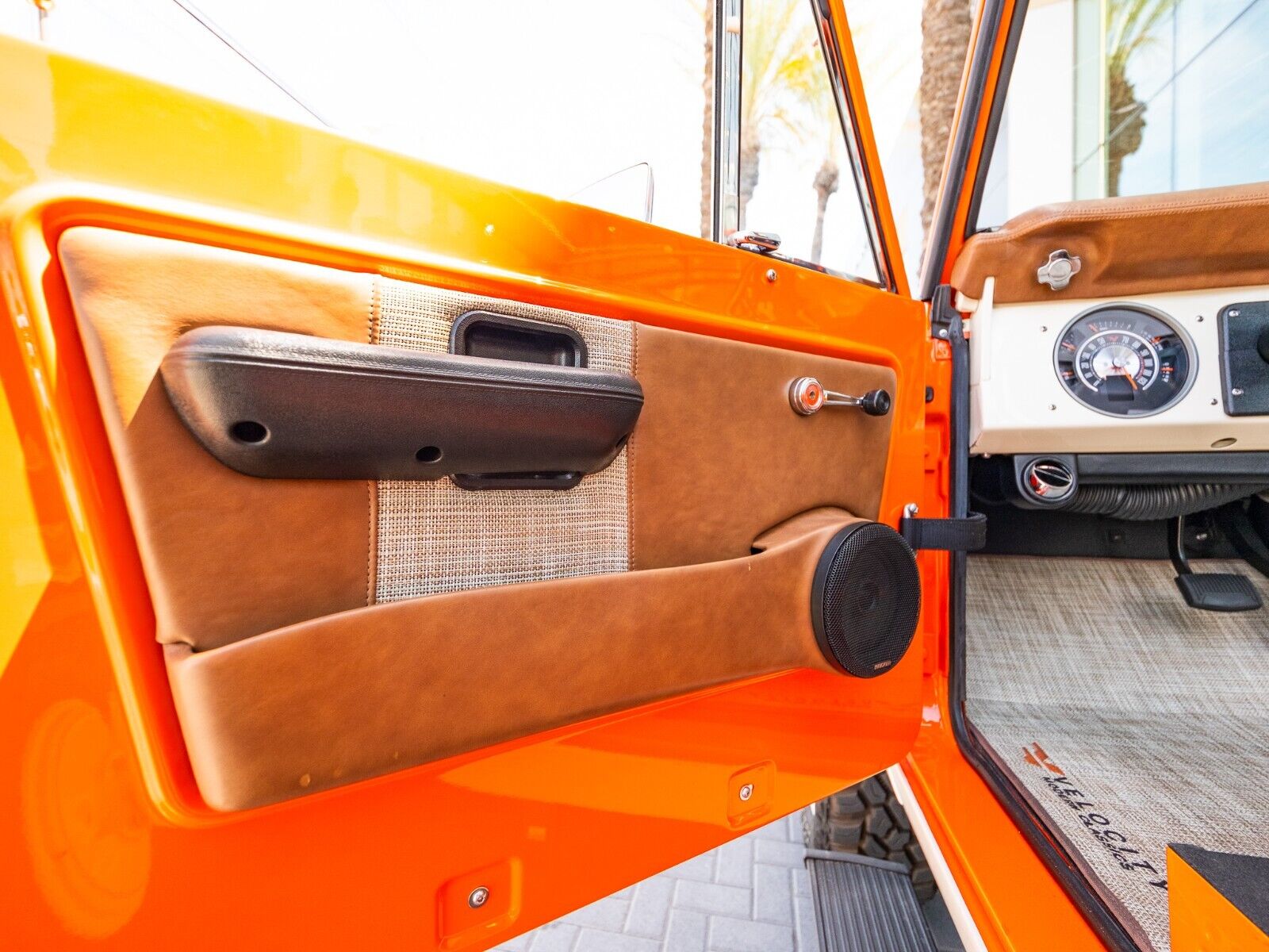 Ford-Bronco-1968-Orange-Tan-1793-26