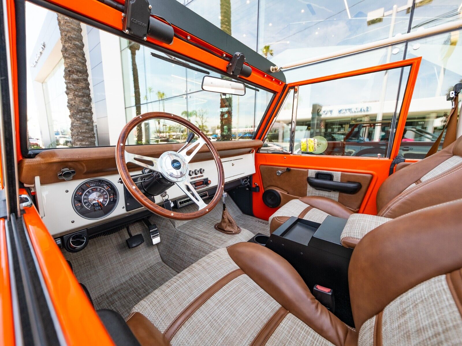 Ford-Bronco-1968-Orange-Tan-1793-28