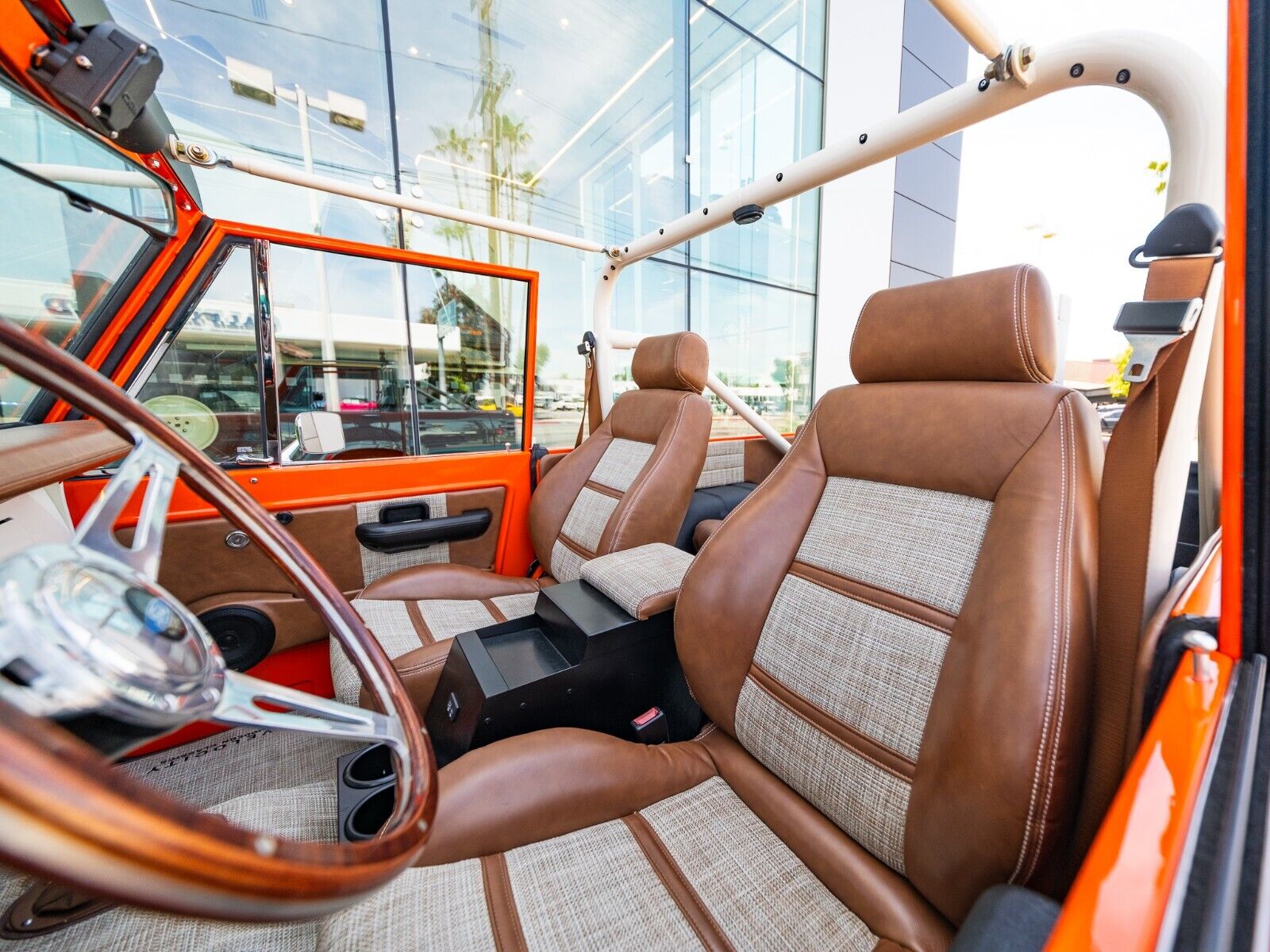 Ford-Bronco-1968-Orange-Tan-1793-30