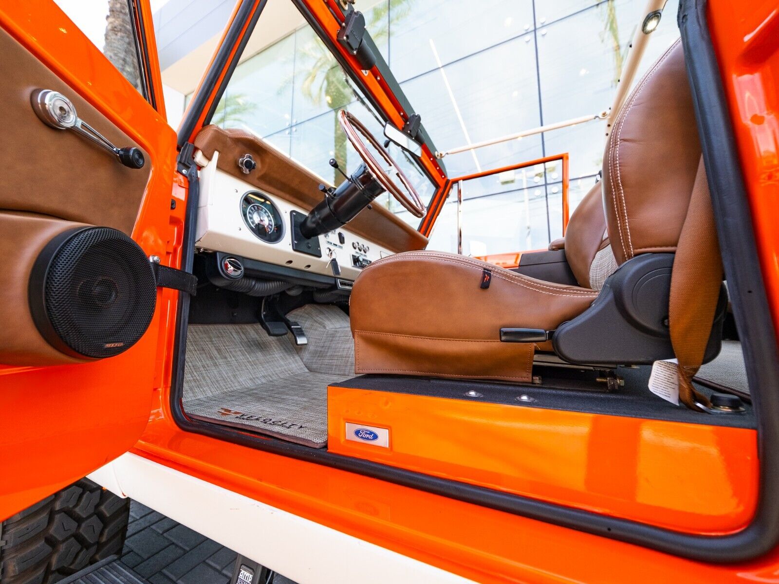 Ford-Bronco-1968-Orange-Tan-1793-31