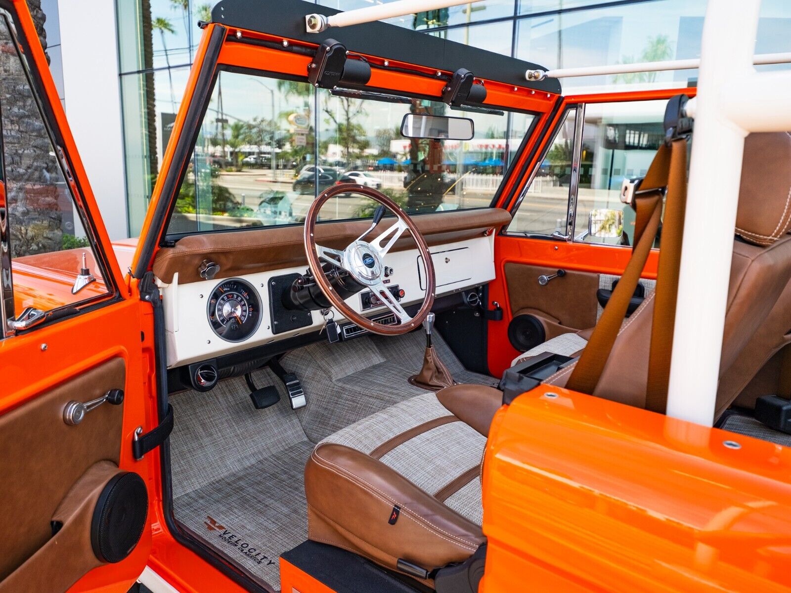 Ford-Bronco-1968-Orange-Tan-1793-32