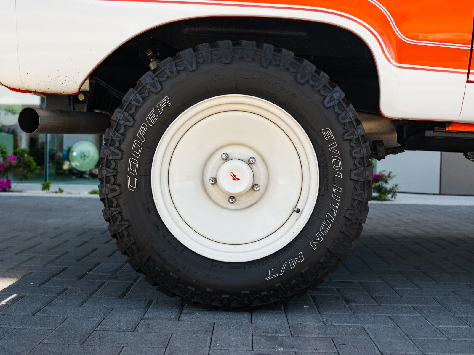 Ford-Bronco-1968-Orange-Tan-1793-8