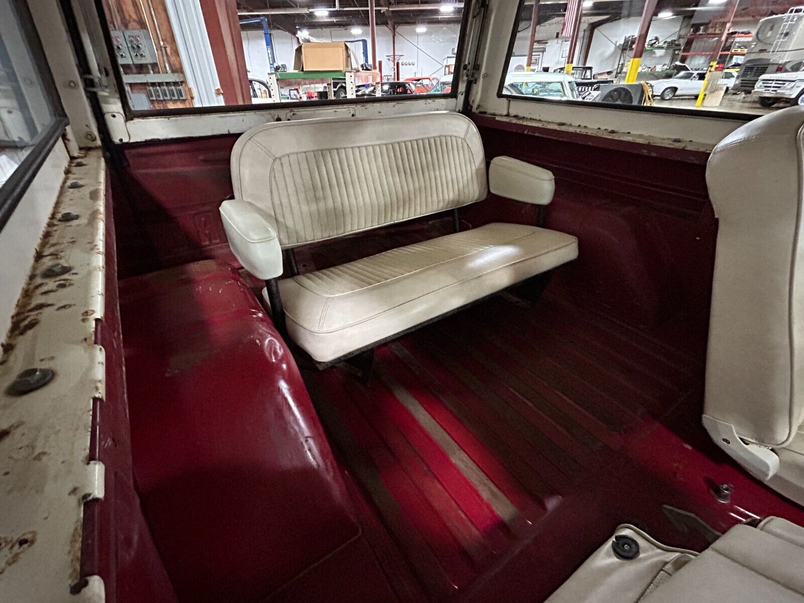 Ford-Bronco-1972-Red-White-49965-8