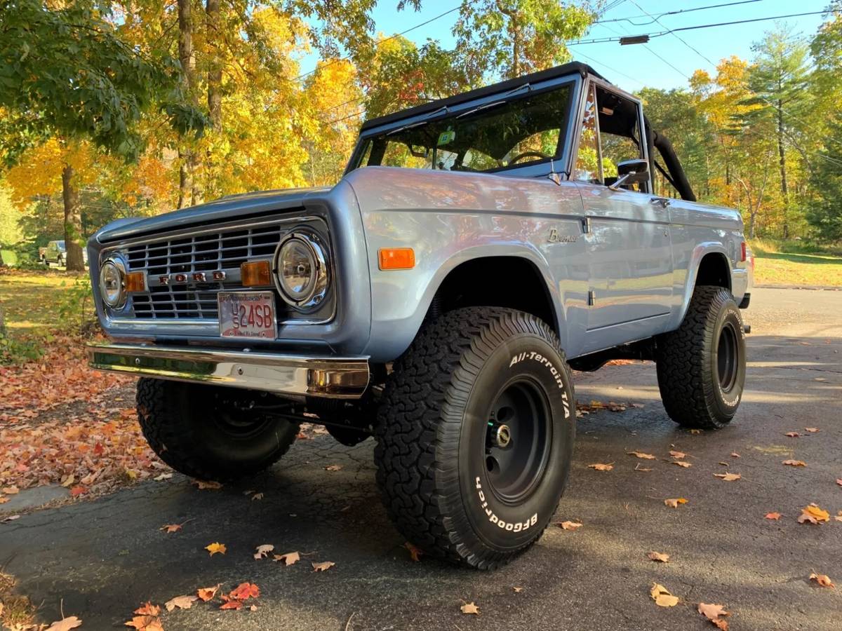 Ford-Bronco-1977-black-104607-1