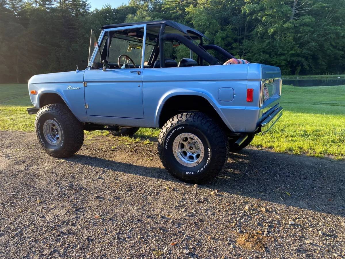 Ford-Bronco-1977-black-104607