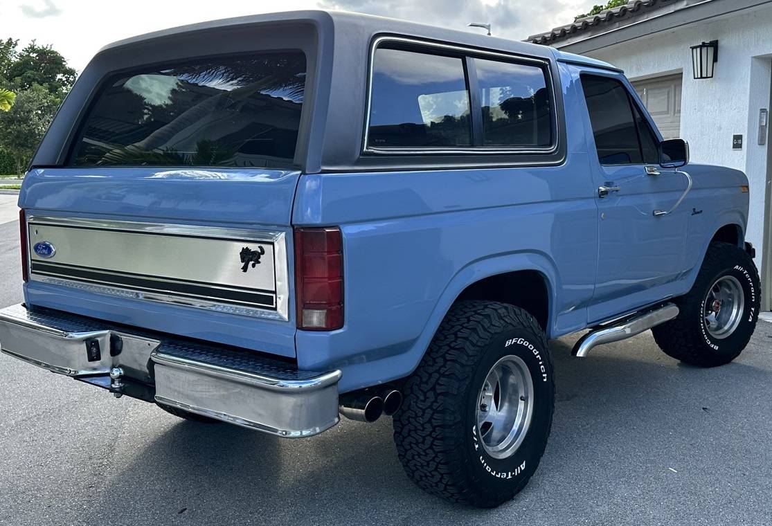 Ford-Bronco-1982-4