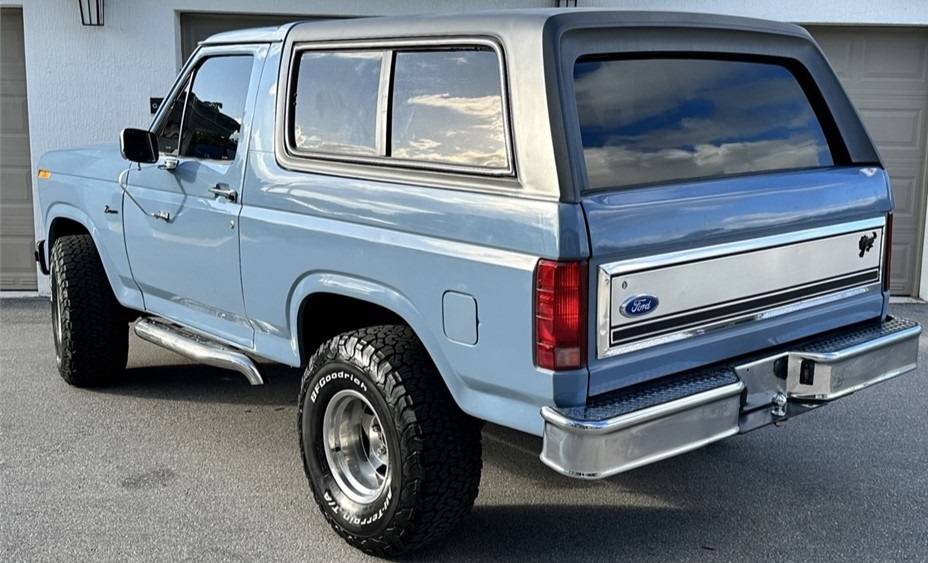 Ford-Bronco-1982-7