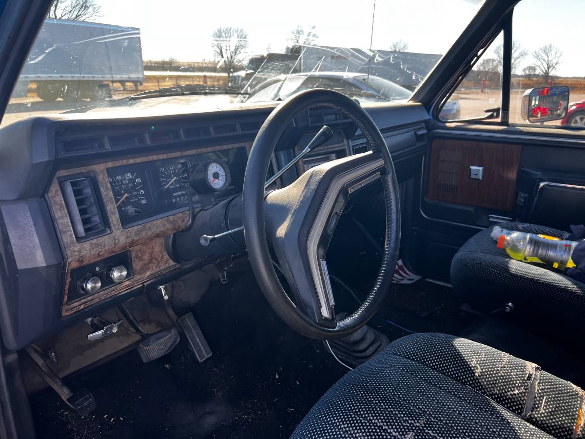 Ford-Bronco-1983-3