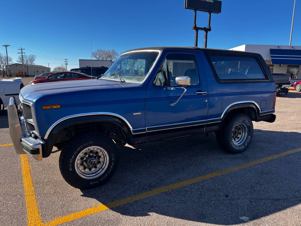 Ford-Bronco-1983