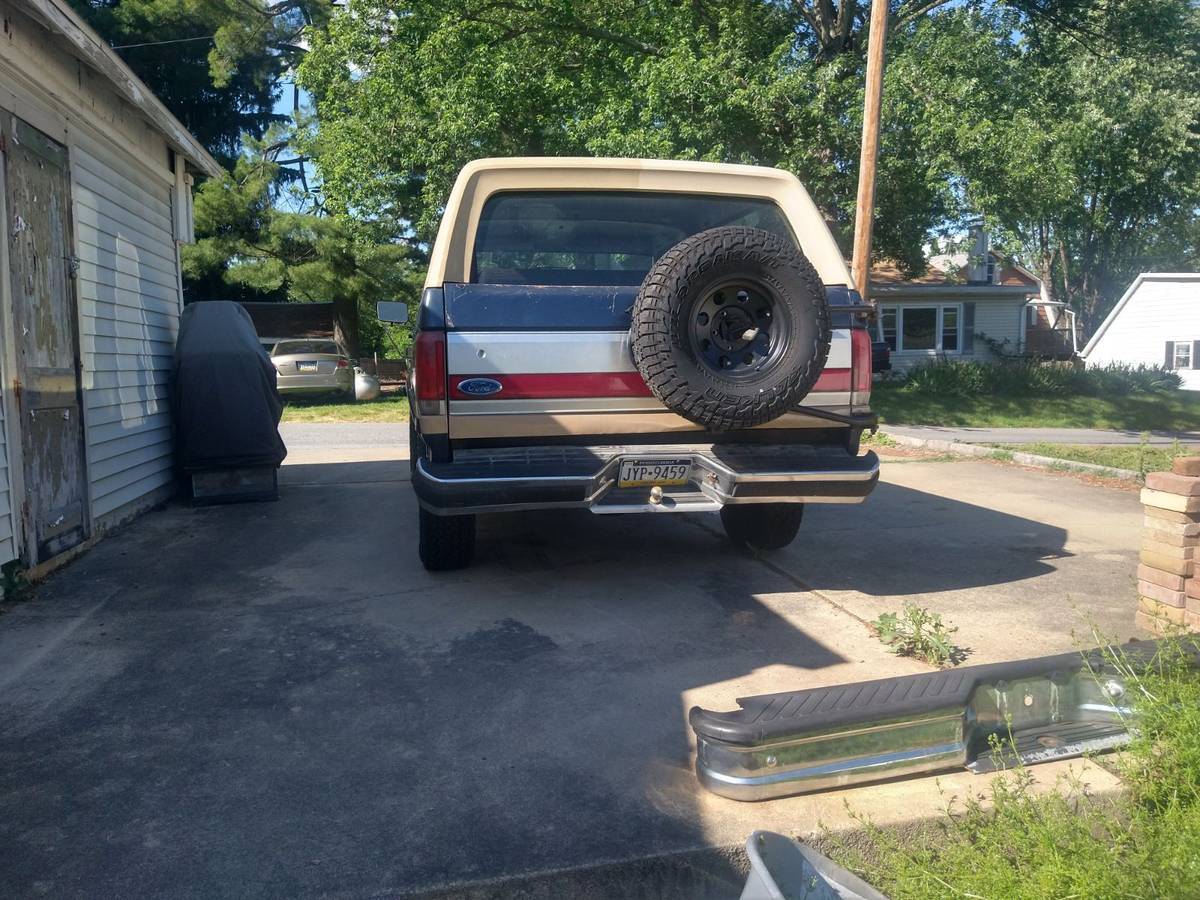 Ford-Bronco-1987-160934-3