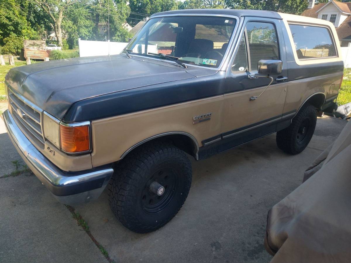 Ford-Bronco-1987-160934