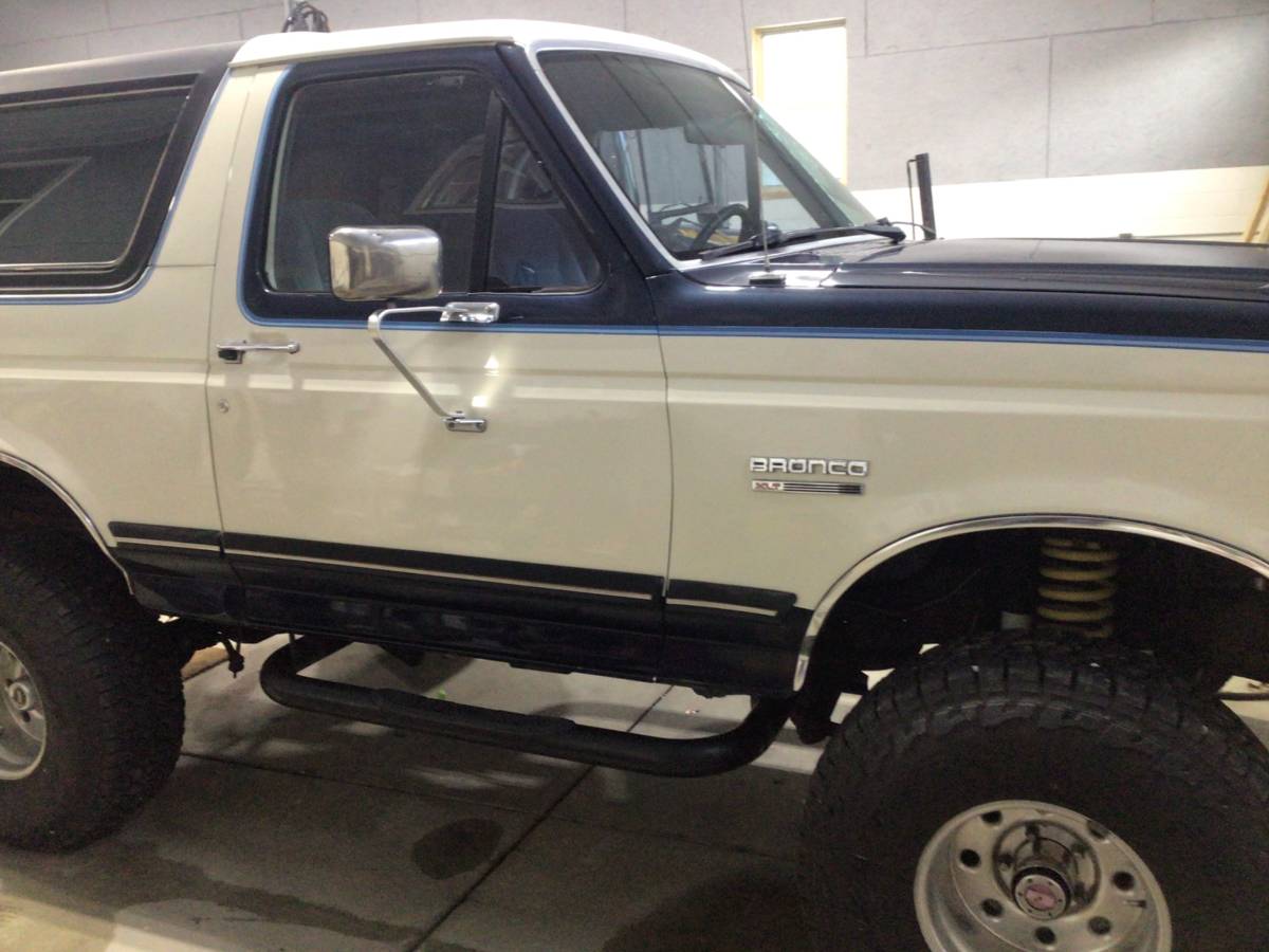 Ford-Bronco-1989-blue-93342-1