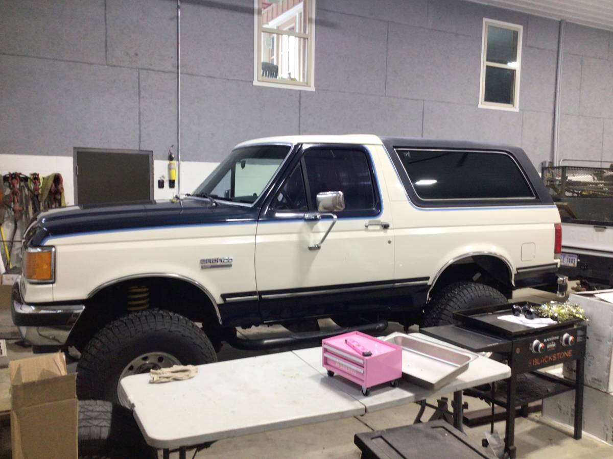 Ford-Bronco-1989-blue-93342-2