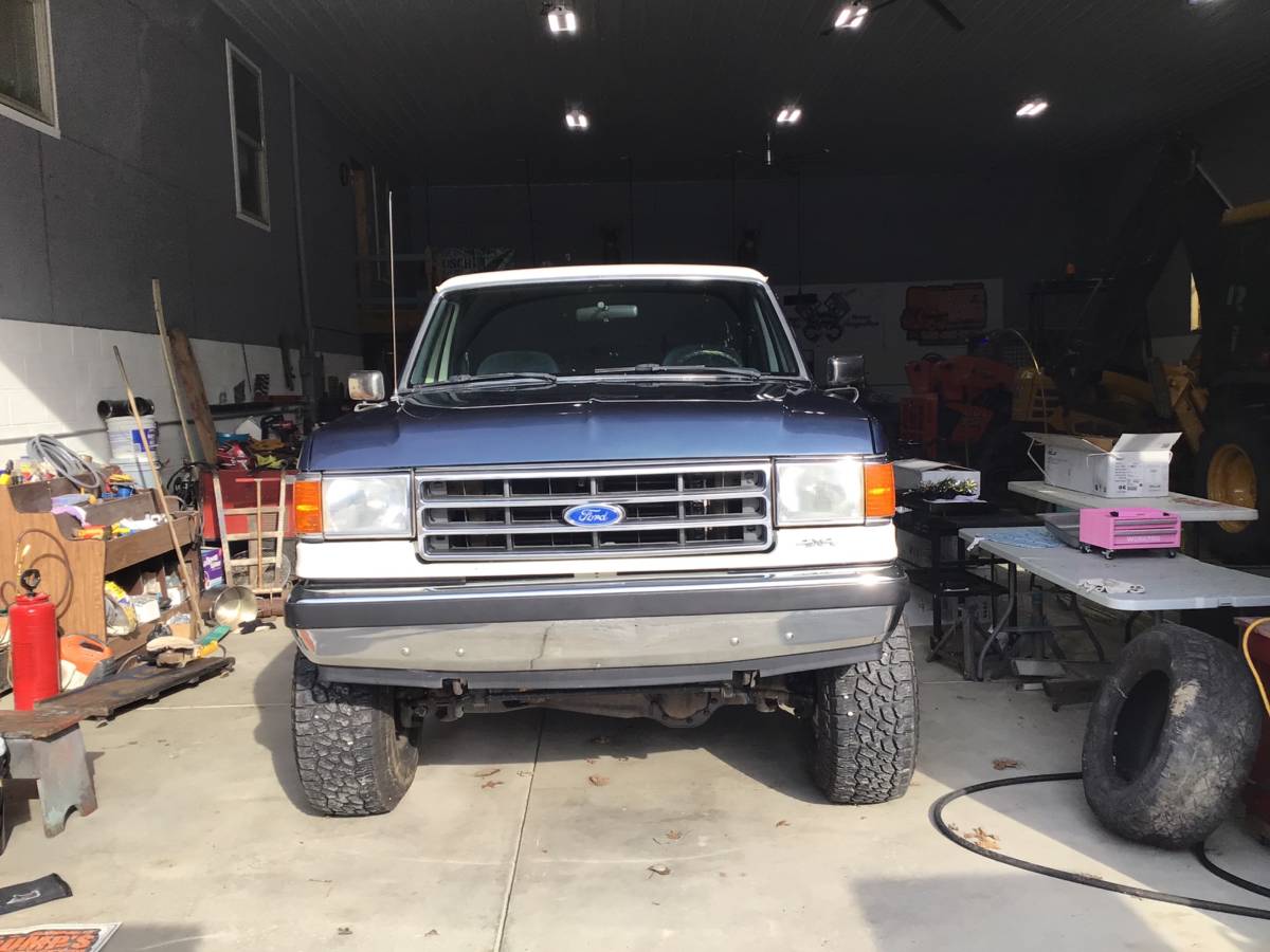 Ford-Bronco-1989-blue-93342-8