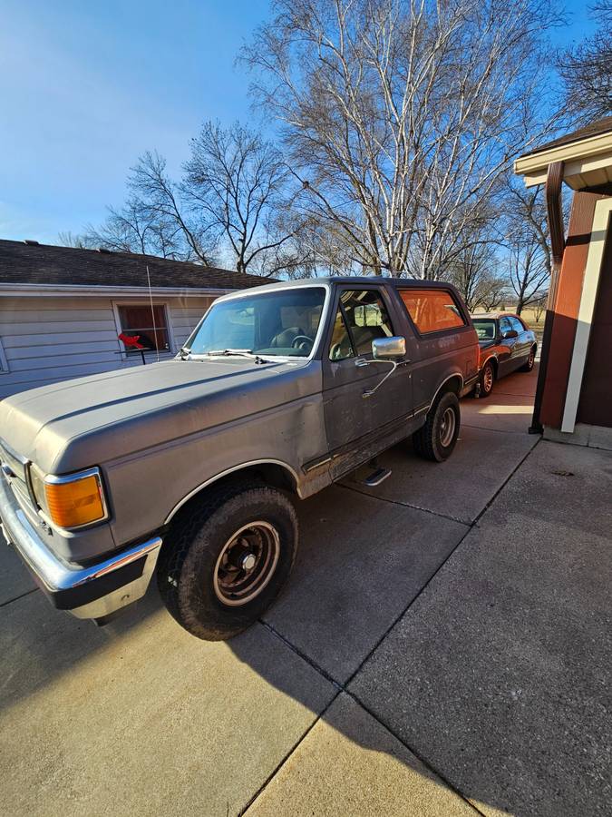 Ford-Bronco-1990-1