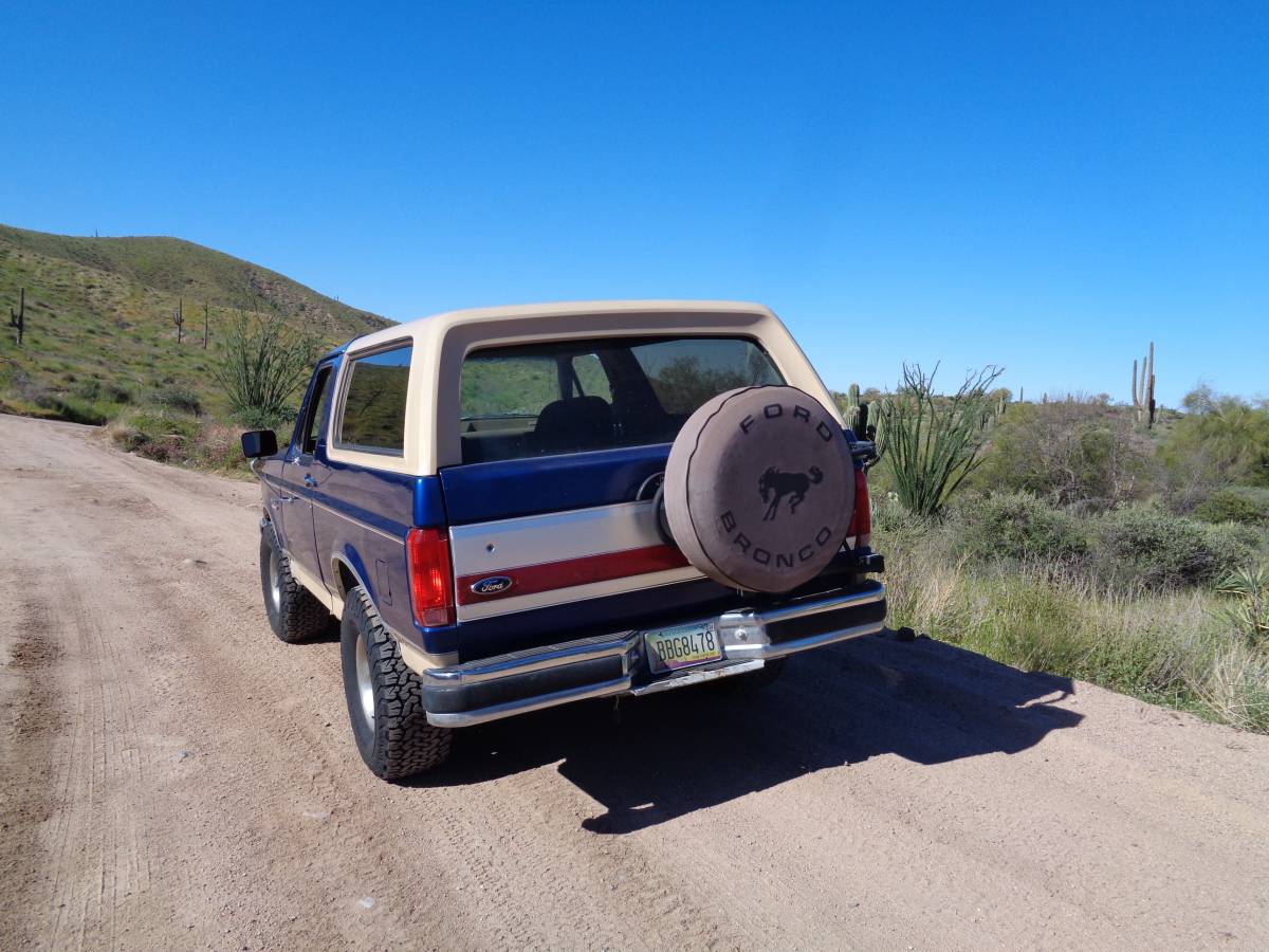 Ford-Bronco-1990-1