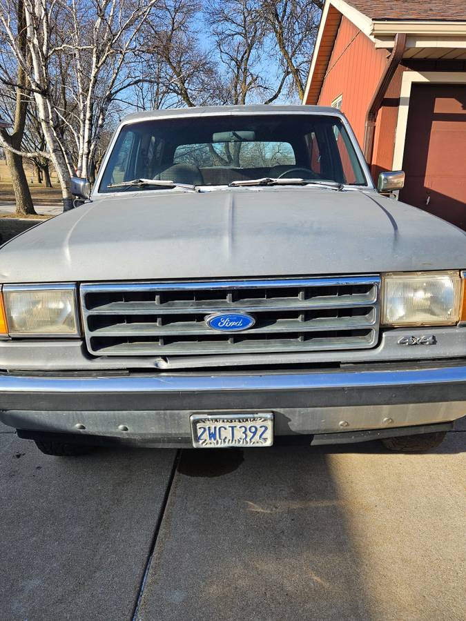 Ford-Bronco-1990