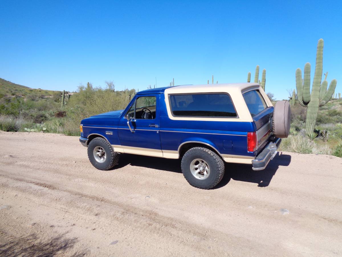 Ford-Bronco-1990