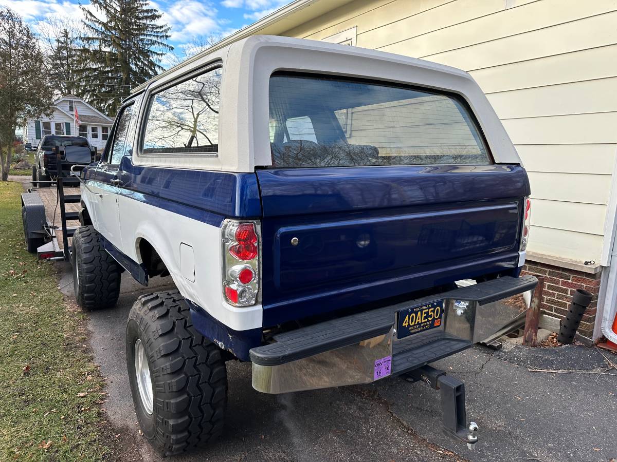 Ford-Bronco-1990-3