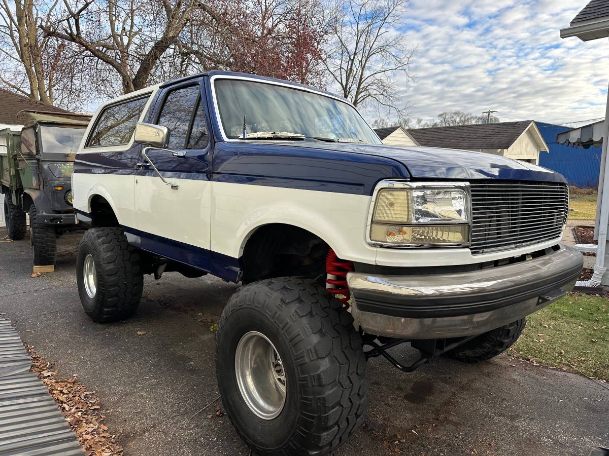 Ford-Bronco-1990-4