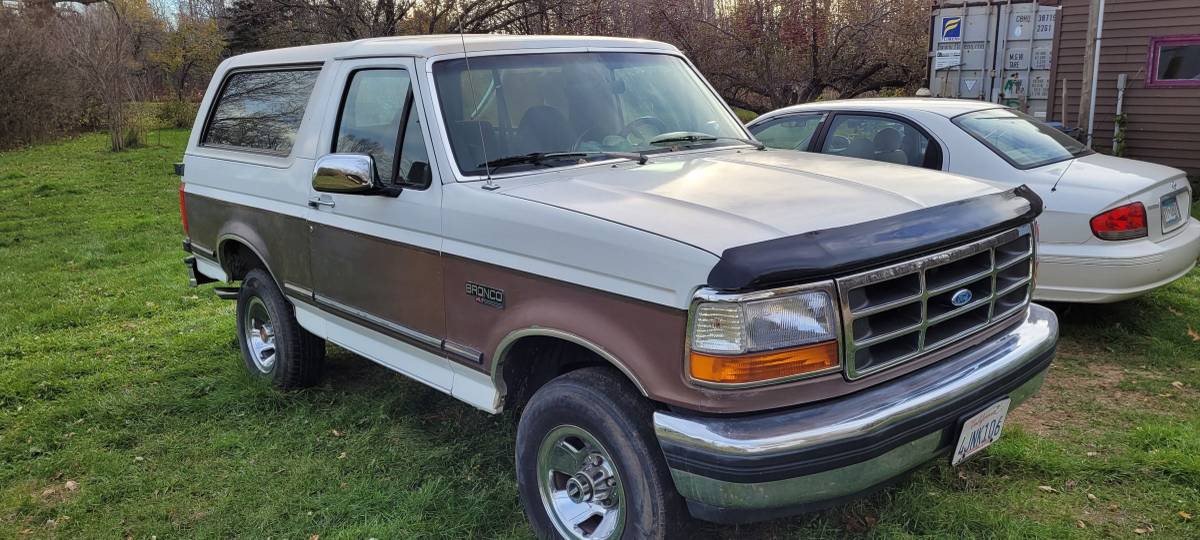 Ford-Bronco-1992-white-305775-1