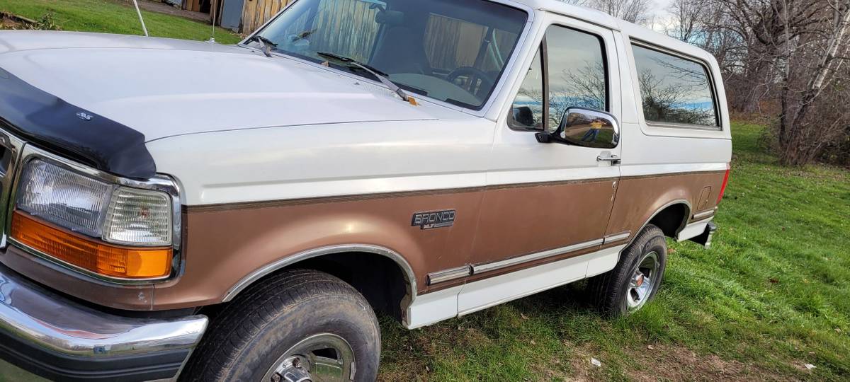 Ford-Bronco-1992-white-305775-2