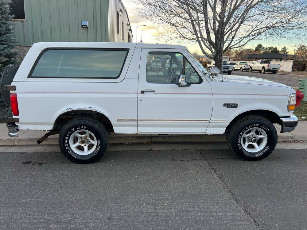 Ford-Bronco-1995-silver-279304-5