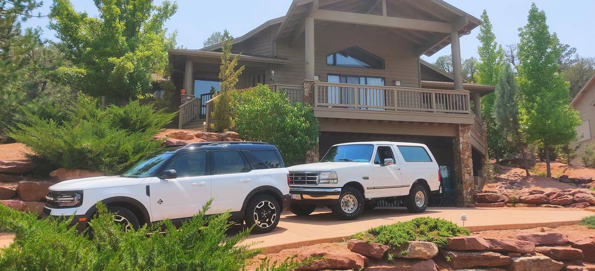 Ford-Bronco-1995-white-239792