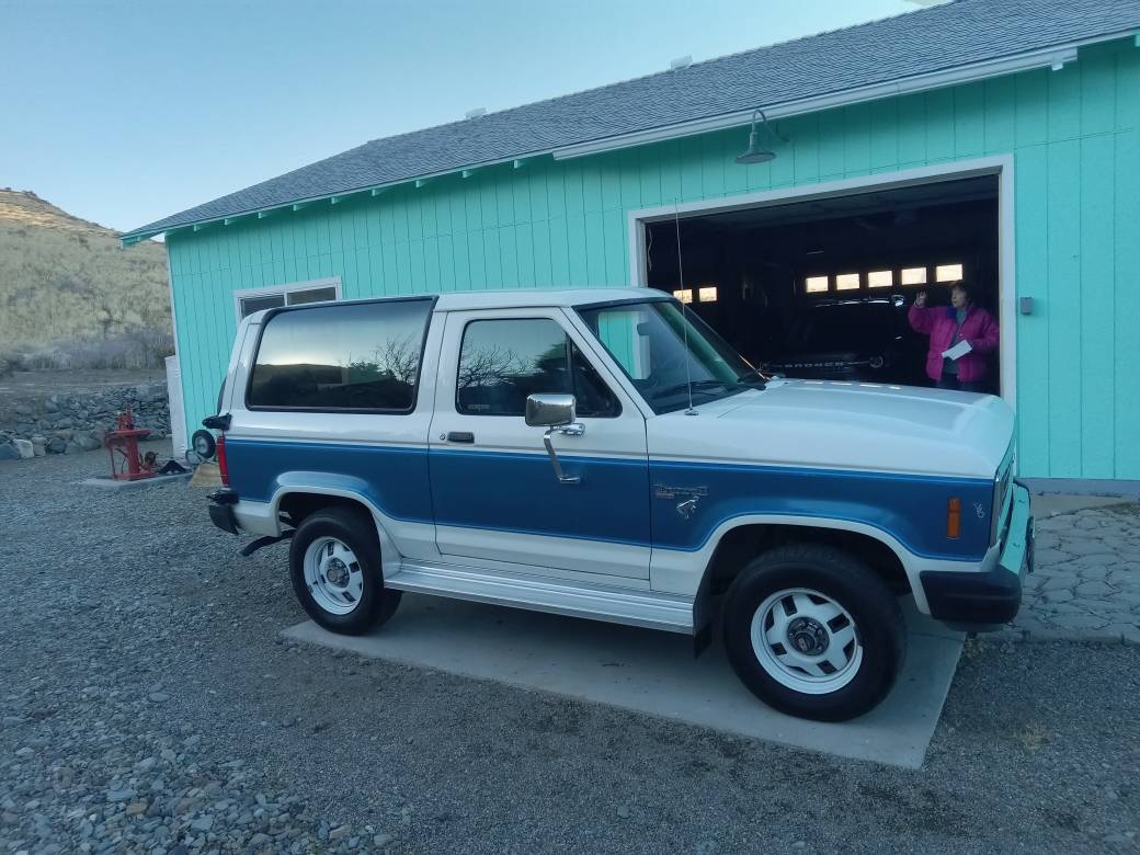 Ford-Bronco-2-xlt-1984-102998-1