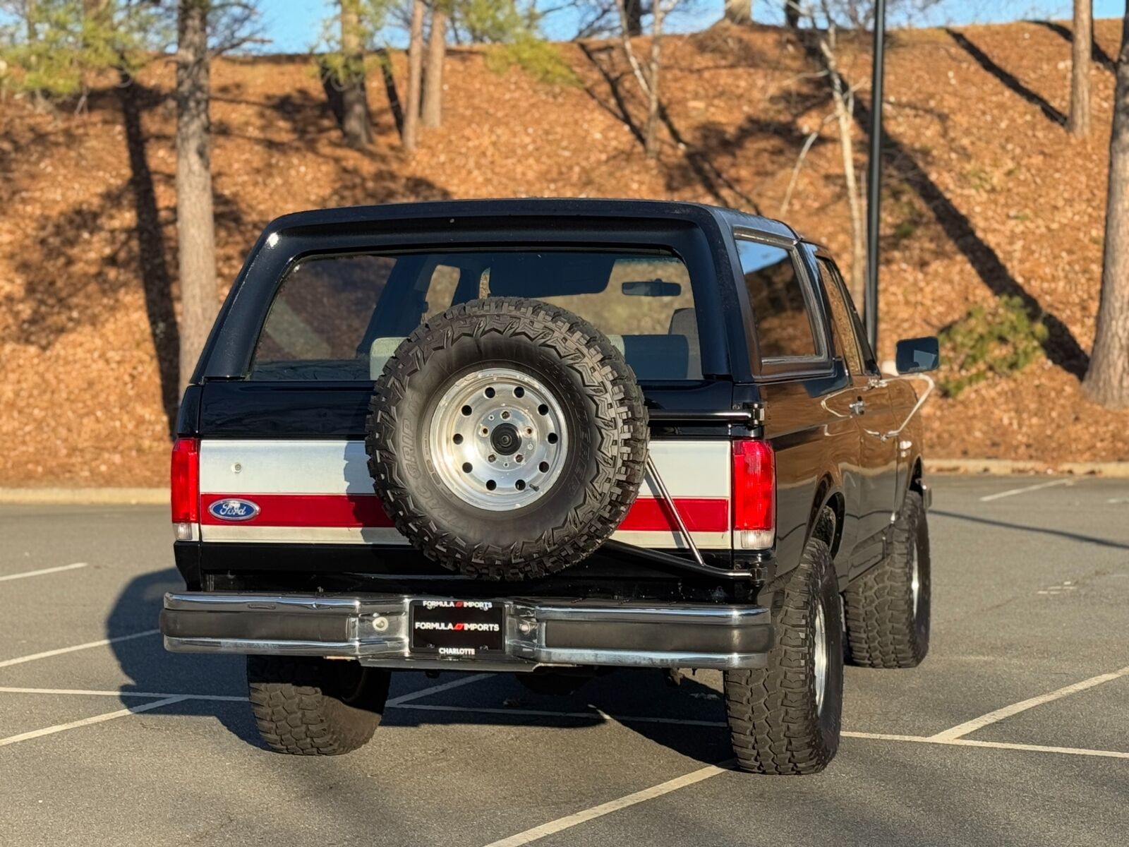 Ford-Bronco-Full-Size-Van-1988-Black-76832-10