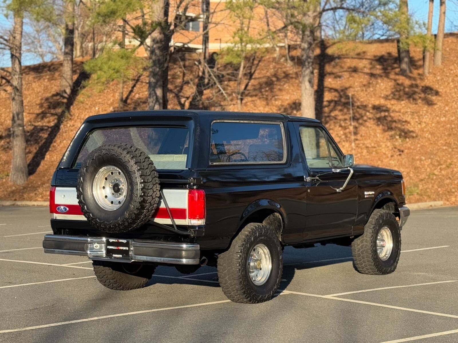 Ford-Bronco-Full-Size-Van-1988-Black-76832-11