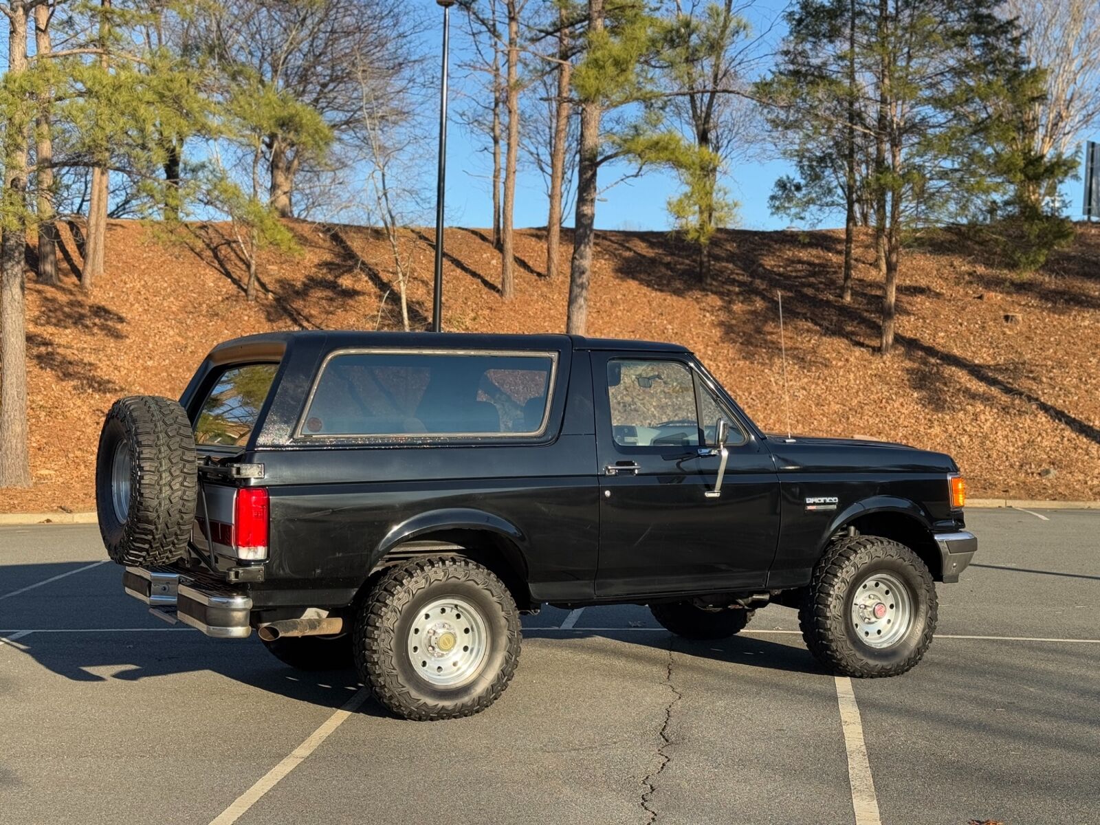 Ford-Bronco-Full-Size-Van-1988-Black-76832-12