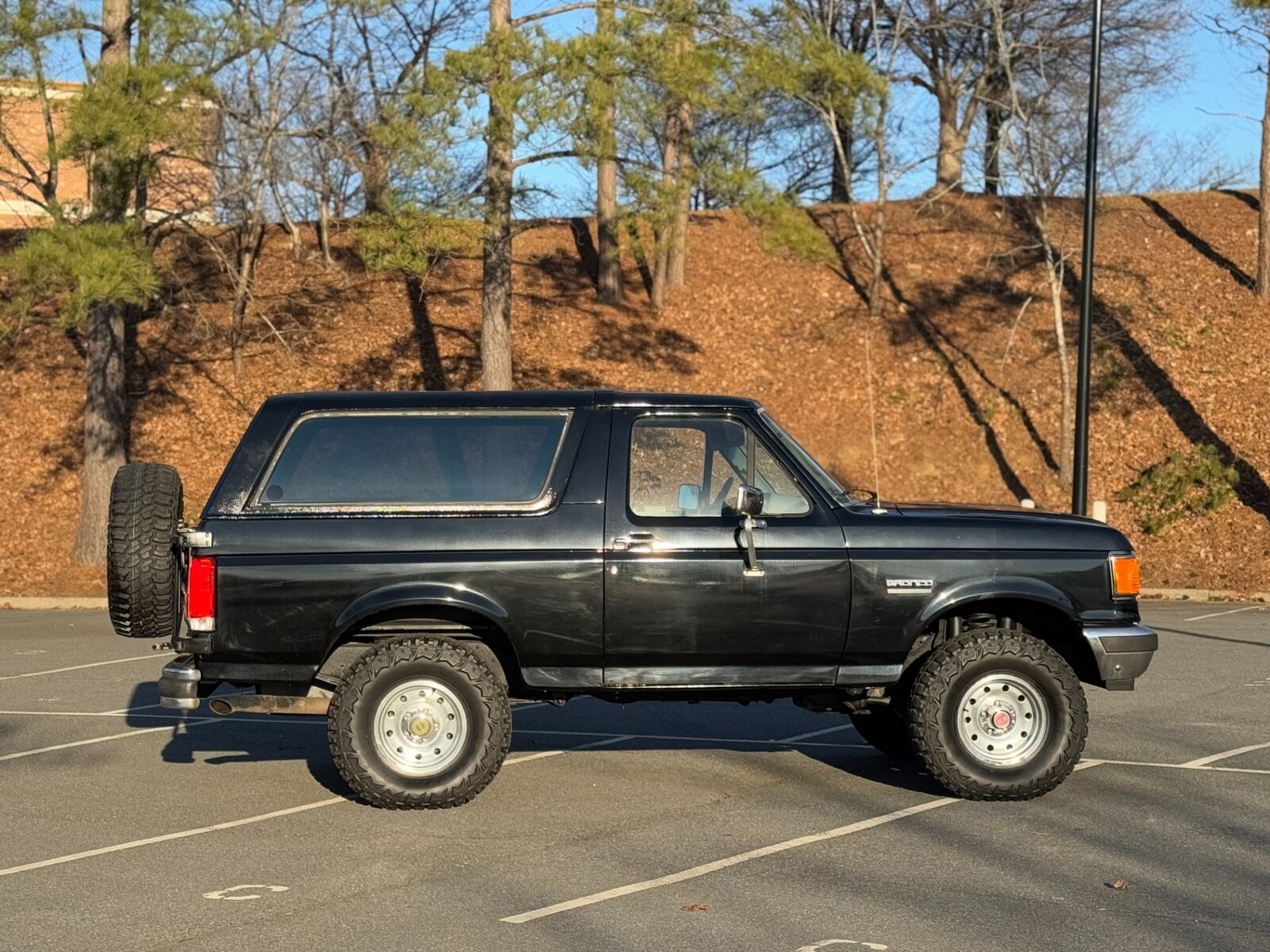 Ford-Bronco-Full-Size-Van-1988-Black-76832-13