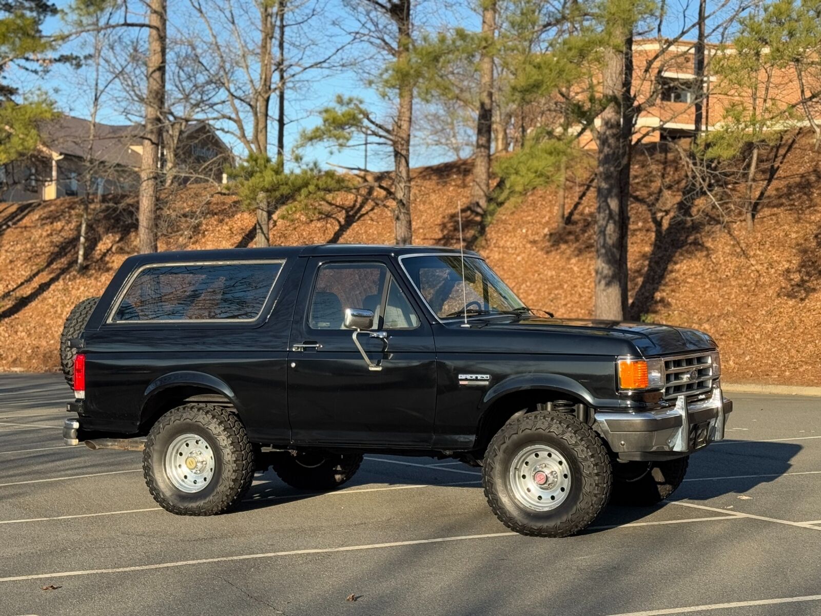 Ford-Bronco-Full-Size-Van-1988-Black-76832-14