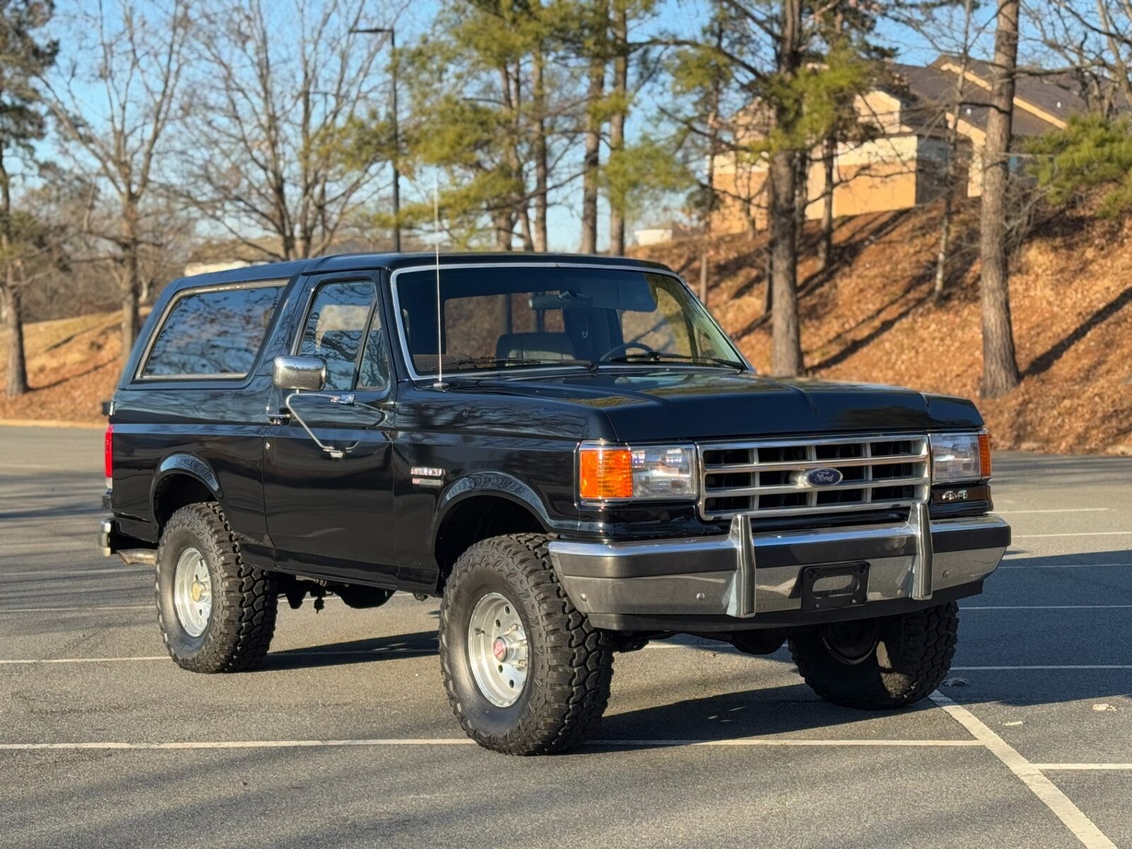 Ford-Bronco-Full-Size-Van-1988-Black-76832-15