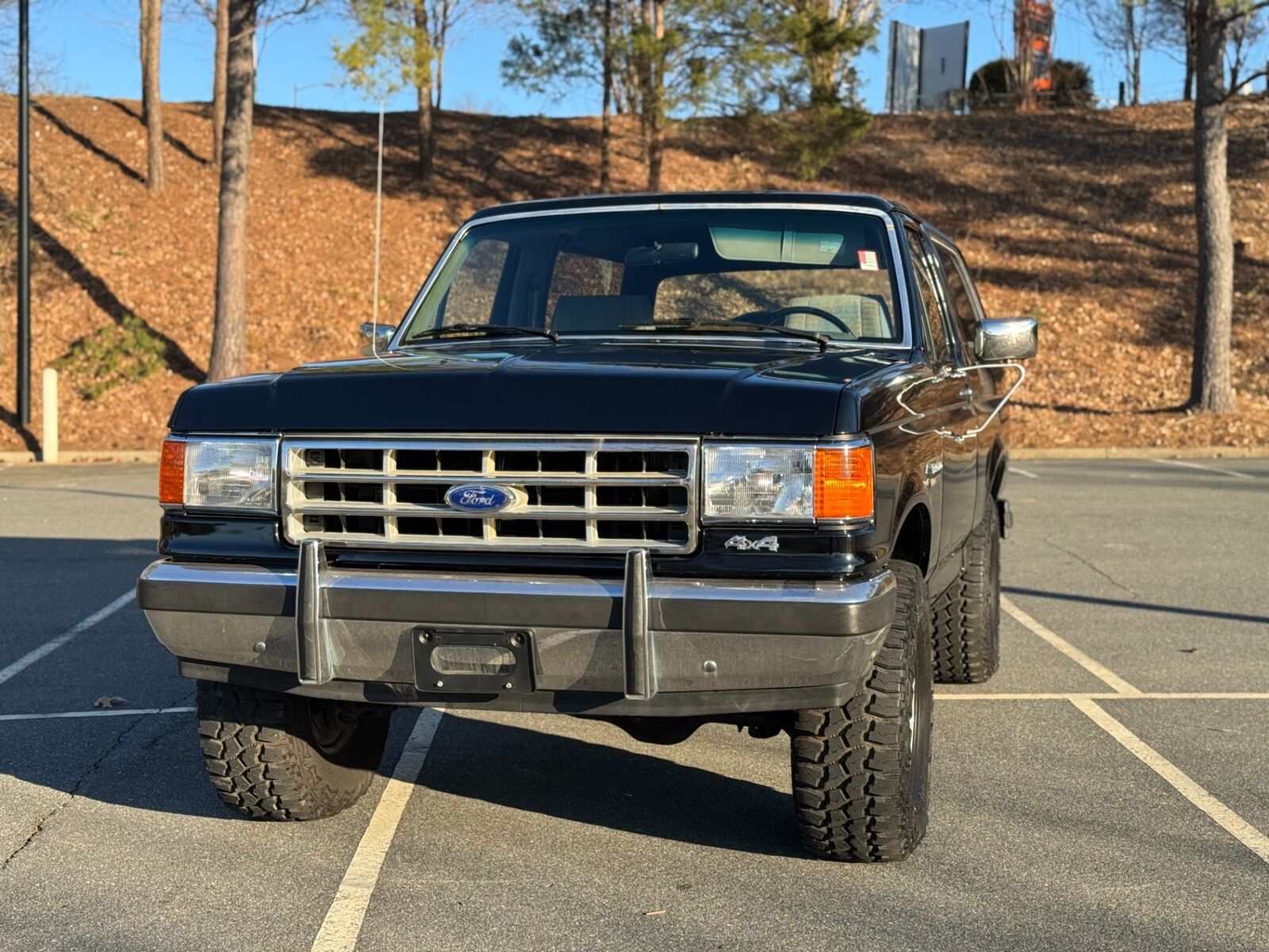 Ford-Bronco-Full-Size-Van-1988-Black-76832-2