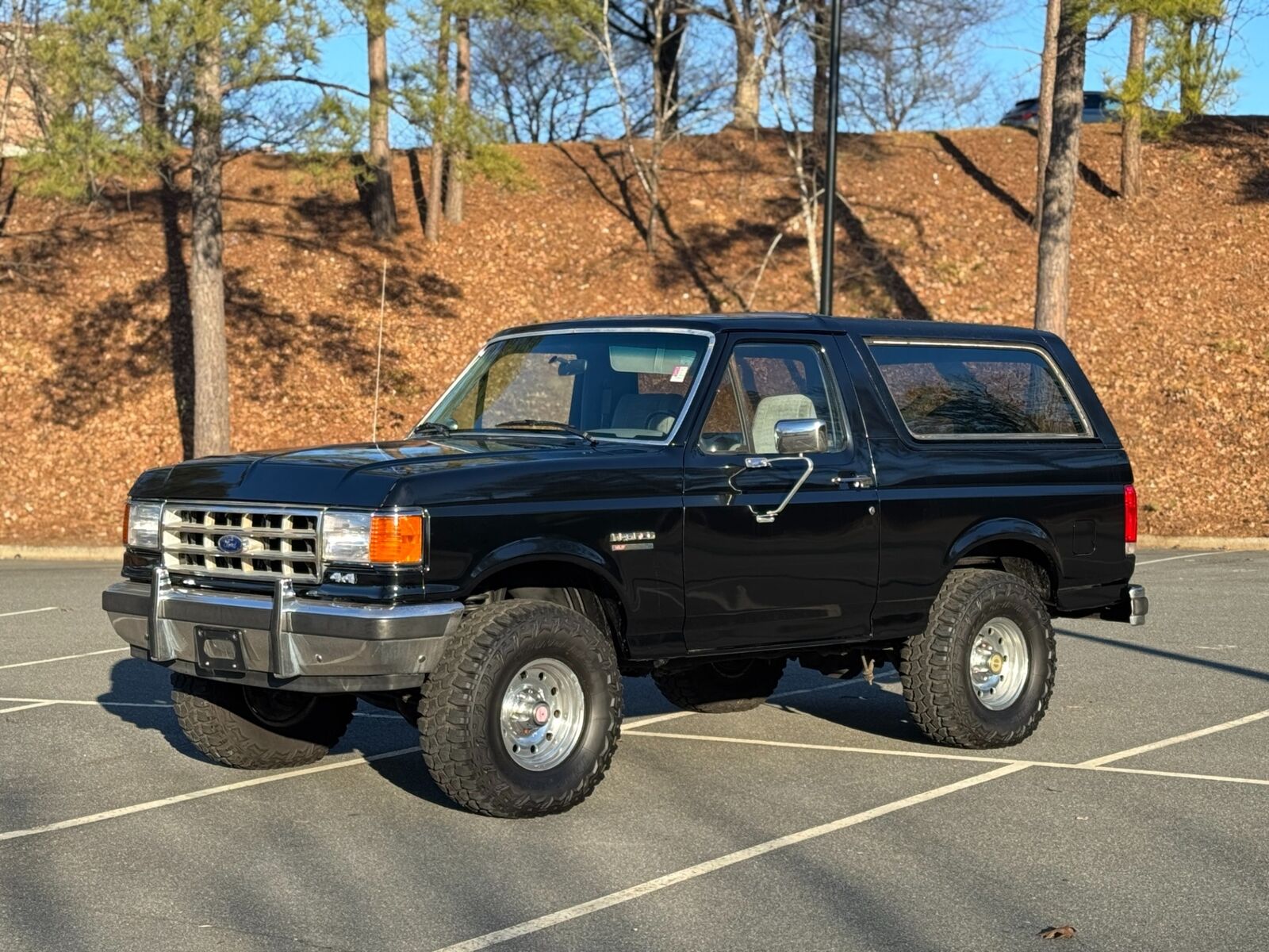 Ford-Bronco-Full-Size-Van-1988-Black-76832-3