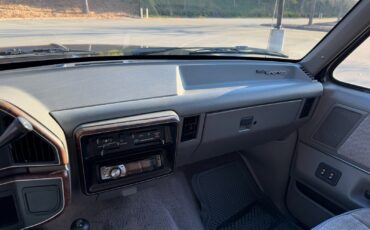 Ford-Bronco-Full-Size-Van-1988-Black-76832-32