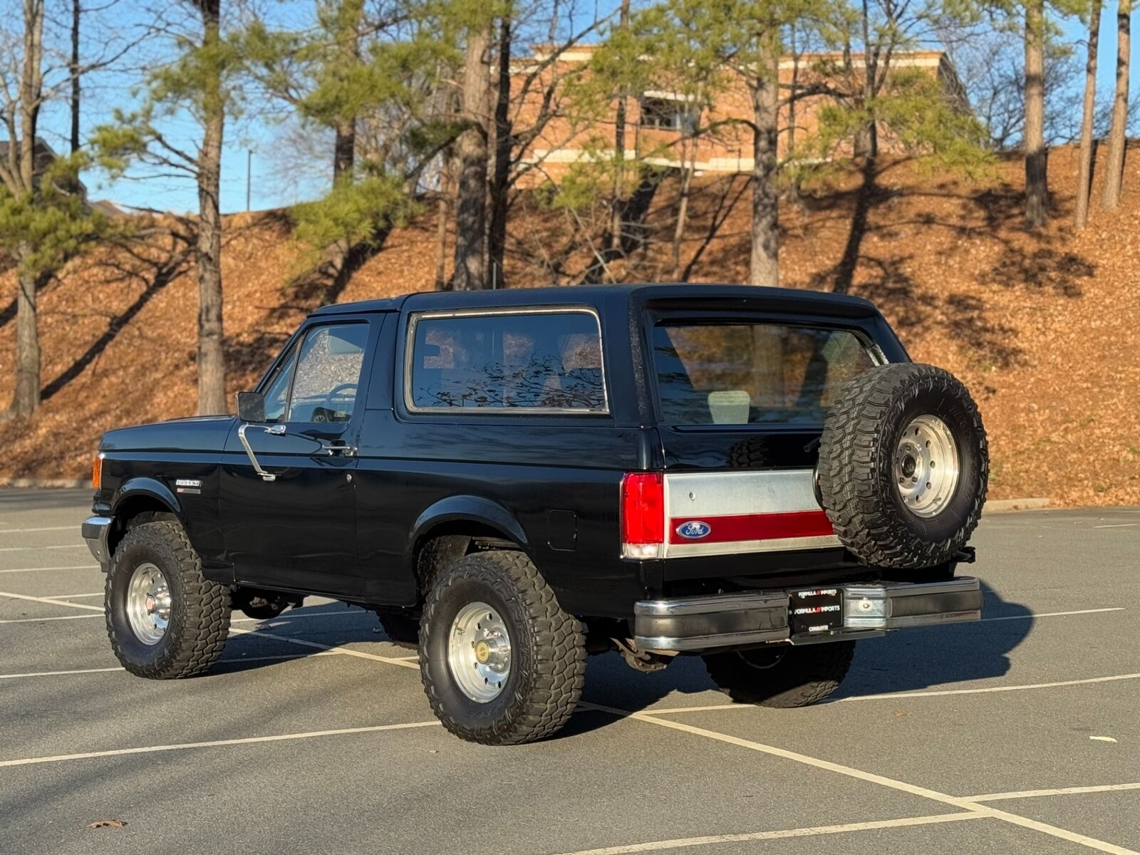 Ford-Bronco-Full-Size-Van-1988-Black-76832-7