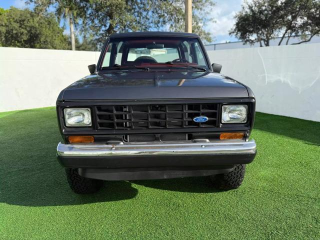 Ford-Bronco-II-2D-Utility-4WD-SUV-1988-Gray-Red-155690-1